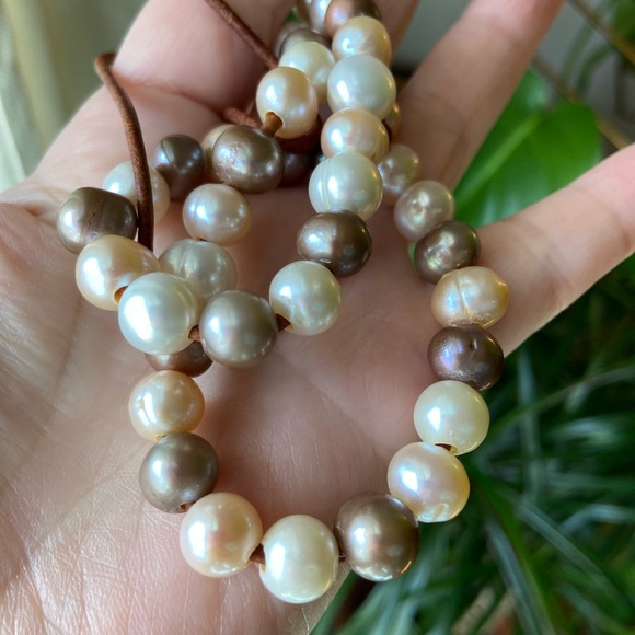 Simply Gorgeous Multi Freshwater Pearls On High Quality Leather Cord - Picture 8 of 8